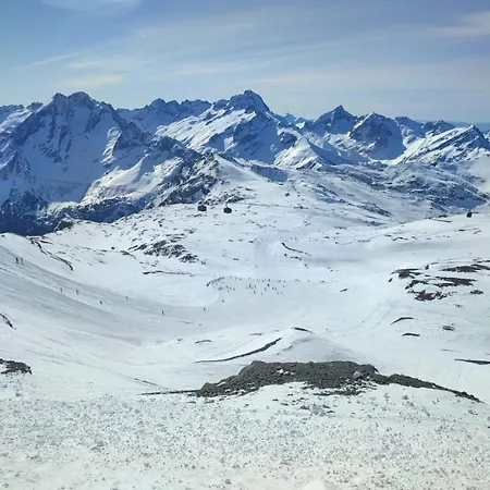 Les 2 Alpes Au Village 1800m-commerces Et Telesiege A 50m-retour Au Pied Les Deux Alpes