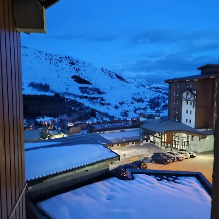 Les 2 Alpes Au Village 1800m-commerces Et Telesiege A 50m-retour Au Pied *