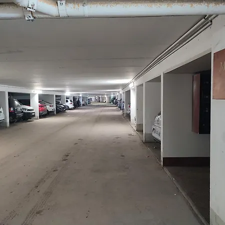 Les 2 Alpes Au Village 1800m-commerces Et Telesiege A 50m-retour Au Pied