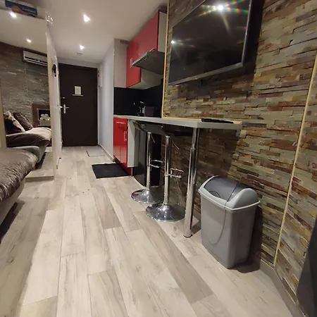 Les 2 Alpes Au Village 1800m-commerces Et Telesiege A 50m-retour Au Pied