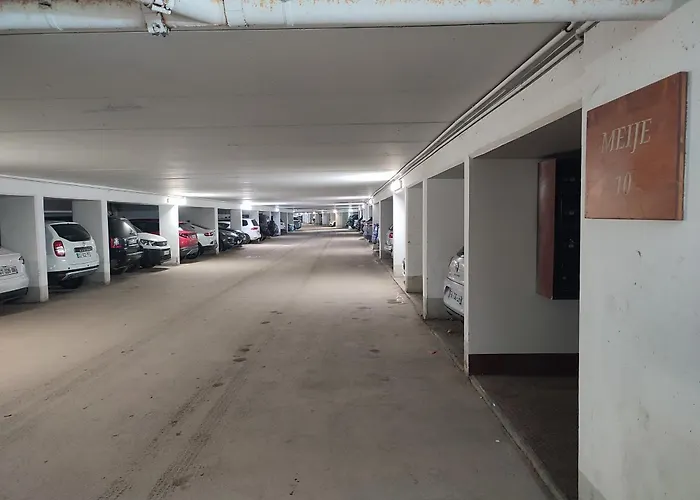 Les 2 Alpes Au Village 1800m-commerces Et Telesiege A 50m-retour Au Pied